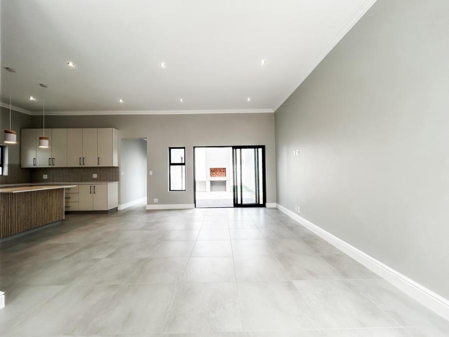 To Let 3 Bedroom Property for Rent in Sandown Western Cape